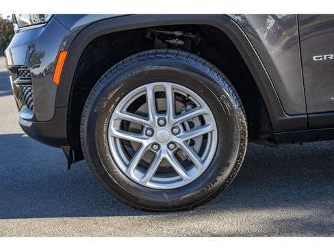 Used 2024 Jeep Grand Cherokee Laredo X w/ Luxury Tech Group I AWD/4WD image 5
