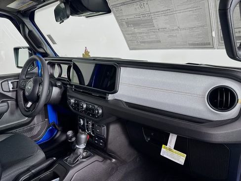 New 2025 Jeep Gladiator Sport image 29