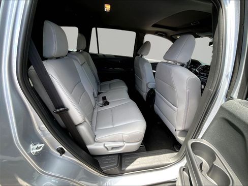 Used 2023 Honda Passport EX-L image 25