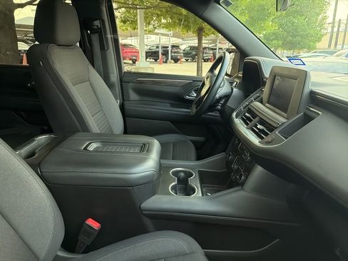 Used 2023 Chevrolet Suburban LS image 3