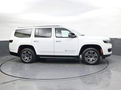 Used 2024 Jeep Wagoneer Series II image 3