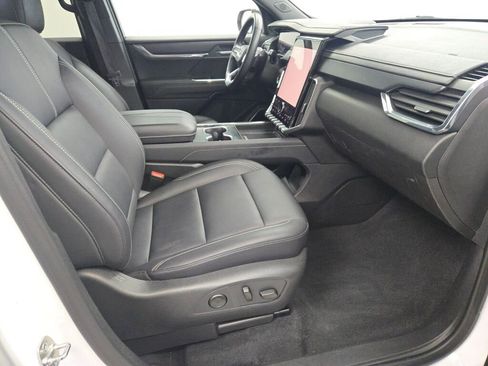 Used 2024 GMC Acadia Elevation AWD/4WD image 6