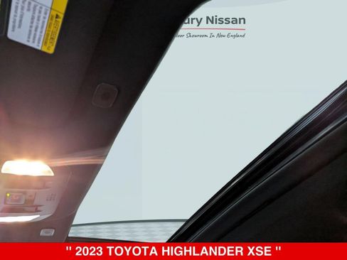 Used 2023 Toyota Highlander XSE AWD/4WD image 25