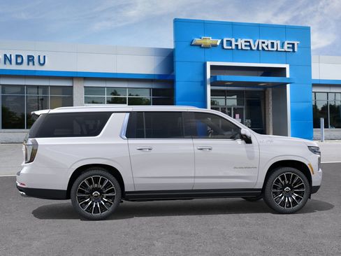 New 2025 Chevrolet Suburban High Country image 29