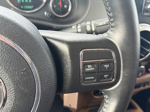 Used 2017 Jeep Wrangler Sahara w/ Connectivity Group AWD/4WD image 14