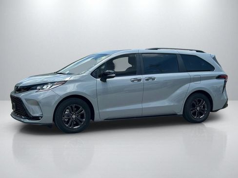 Used 2025 Toyota Sienna XSE w/ XSE Premium Package AWD/4WD image 8