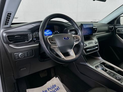 Used 2022 Ford Explorer XLT w/ Equipment Group 202A image 9