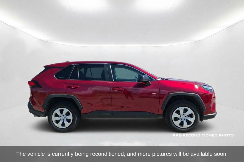 Used 2025 Toyota RAV4 LE AWD/4WD image 4
