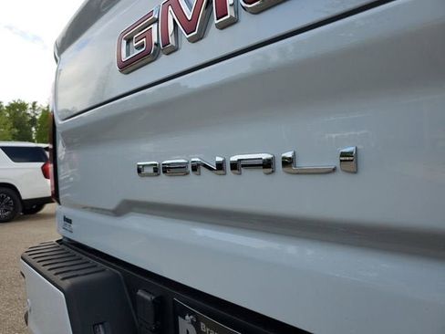 New 2026 GMC Sierra 3500 Denali w/ Denali Reserve Package AWD/4WD image 9