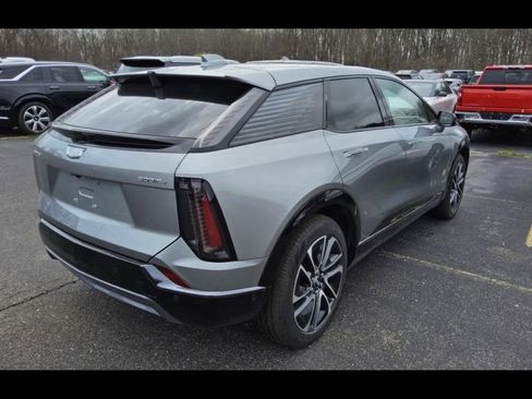 Used 2025 Cadillac Optiq Sport 2 w/ LPO, Floor Liner Package AWD/4WD image 5