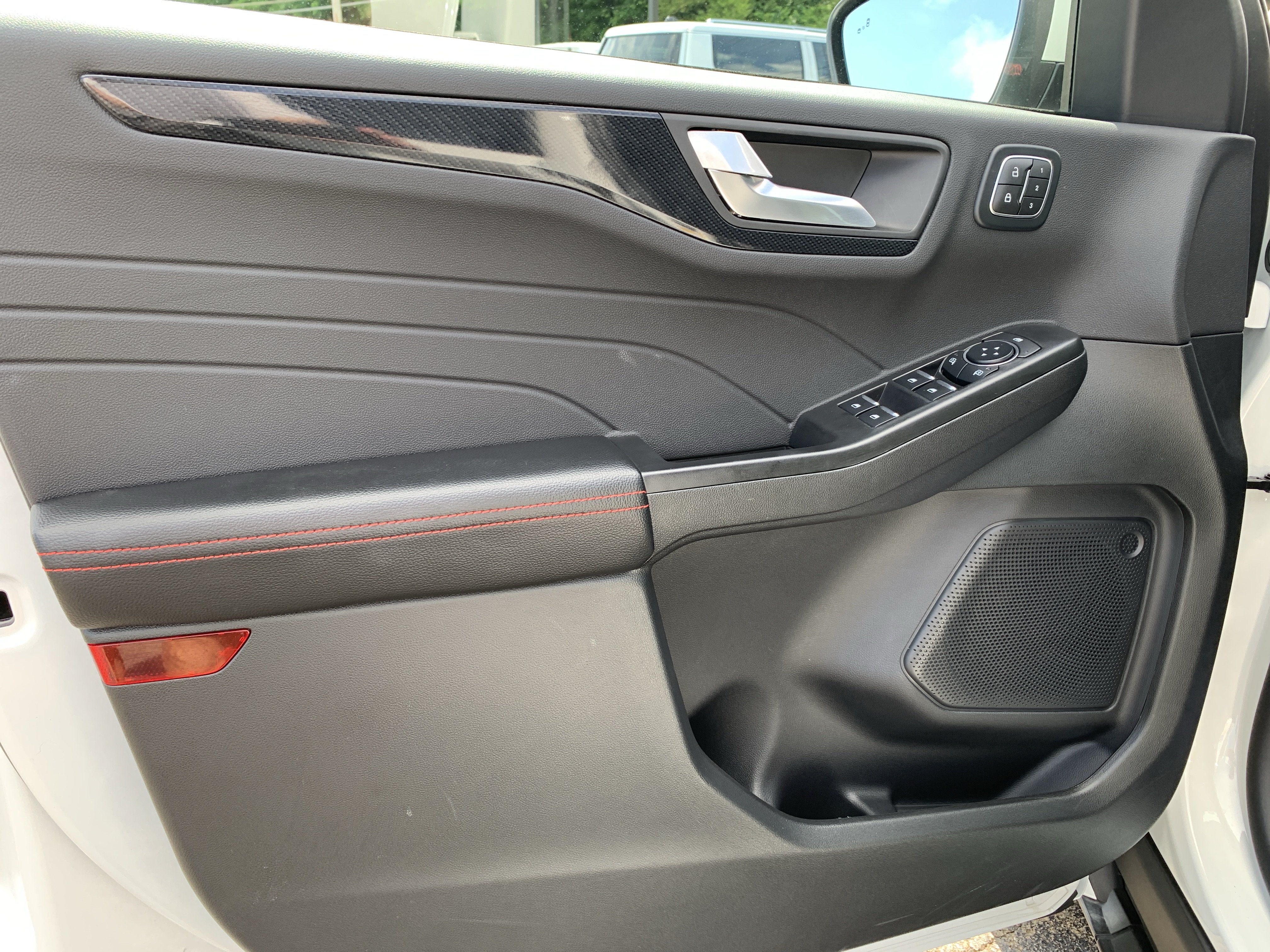 Used 2025 Ford Escape ST-Line Elite AWD/4WD image 17