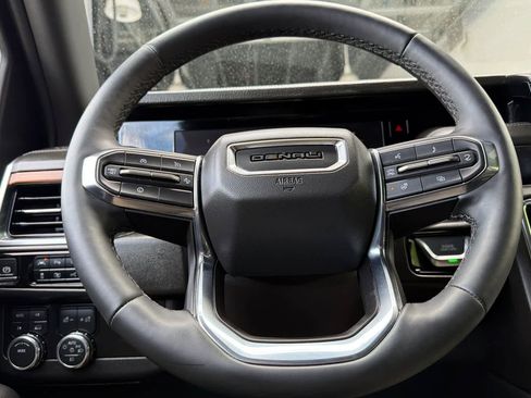 Used 2025 GMC Yukon XL Denali AWD/4WD image 27