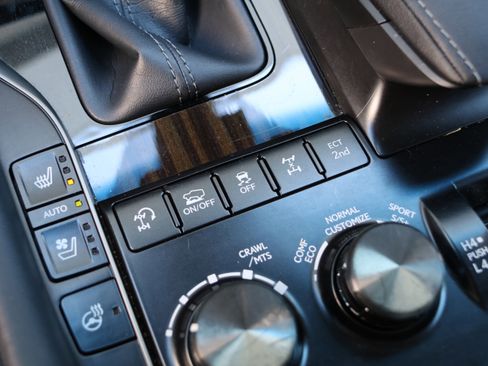 Used 2019 Lexus LX 570 4WD image 31