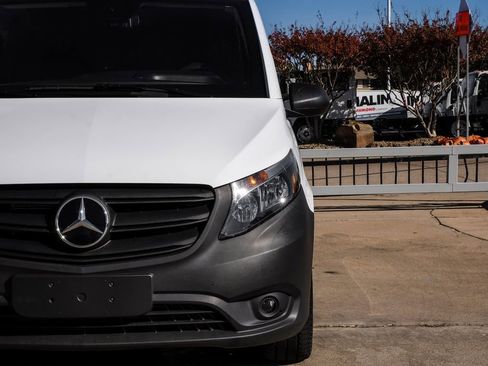 Used 2023 Mercedes-Benz Metris image 39