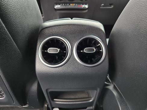 Used 2022 Mercedes-Benz GLB 250 4MATIC w/ Premium Package Lite image 26