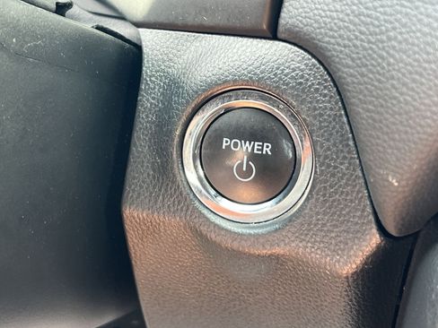 Used 2025 Toyota RAV4 XLE AWD/4WD image 30