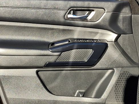 Used 2022 Nissan Pathfinder S image 13