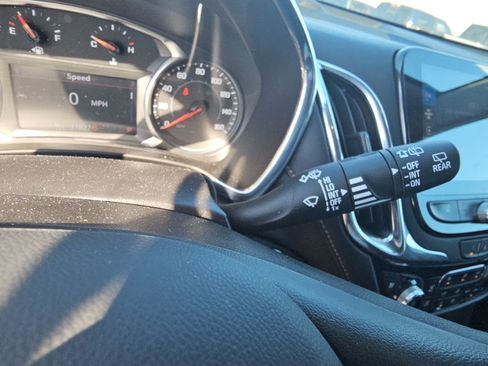 Used 2023 Chevrolet Equinox Premier image 13