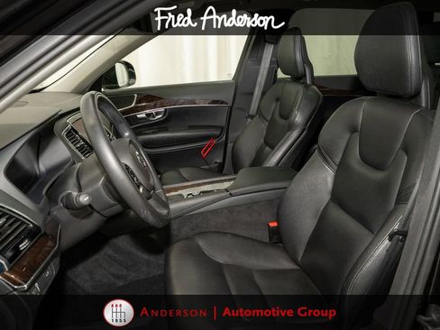 Used 2016 Volvo XC90 T6 Momentum w/ Momentum Plus Package AWD/4WD image 13