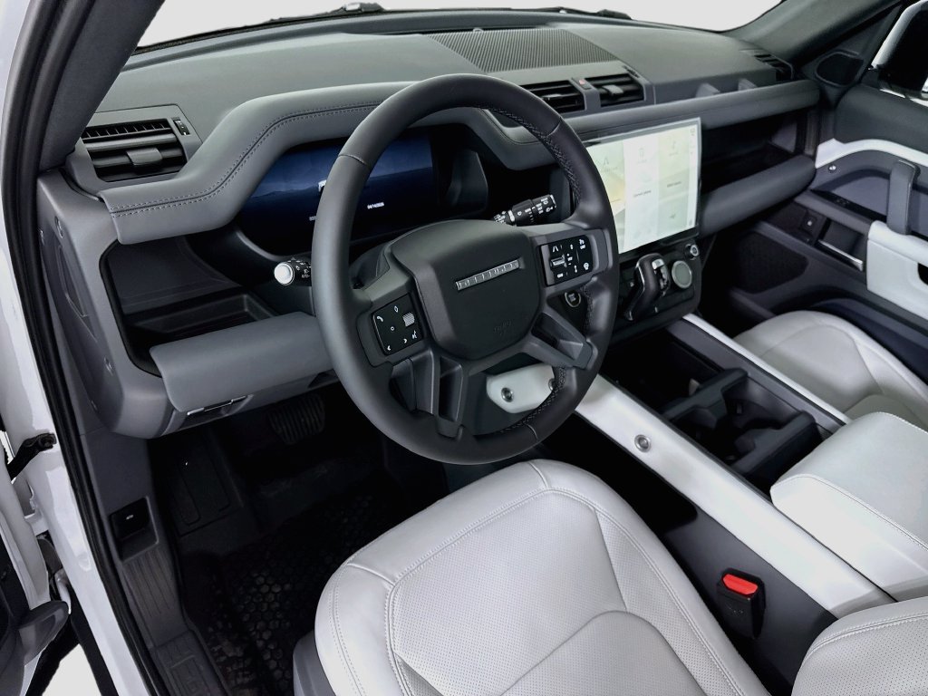 Used 2026 Land Rover Defender 110 X-Dynamic SE AWD/4WD image 9