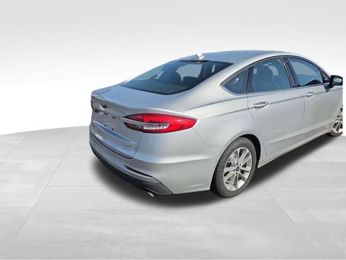 Used 2019 Ford Fusion SE FWD image 5