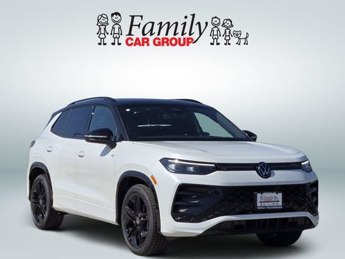 New 2026 Volkswagen Tiguan SE R-Line FWD image 2