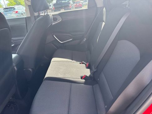 Used 2025 Kia Soul LX w/ LX Technology Package FWD image 23
