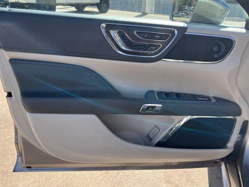 Used 2018 Lincoln Continental Reserve image 15