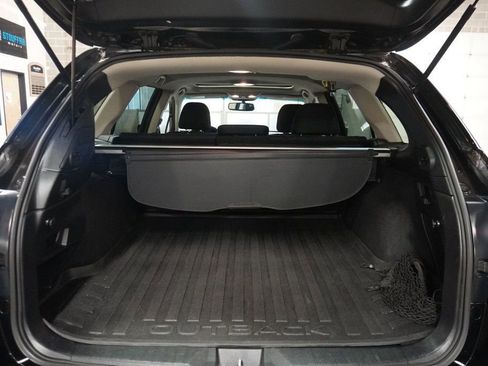 Used 2017 Subaru Outback 2.5i Premium image 12