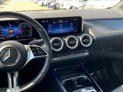 Used 2025 Mercedes-Benz GLA 250 4MATIC image 5