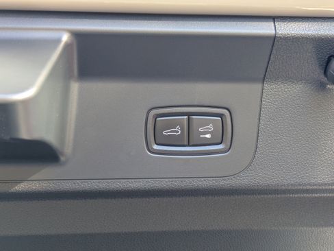 Used 2018 Porsche Panamera 4S image 13