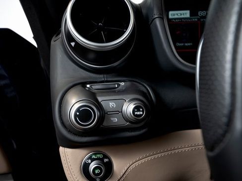 Used 2019 Ferrari Portofino image 40