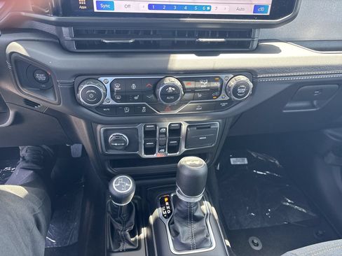 New 2025 Jeep Wrangler Unlimited Sahara AWD/4WD image 26