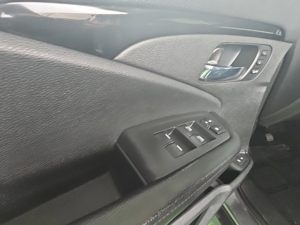 Used 2016 Honda Pilot Touring image 12