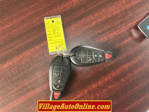 Used 2017 RAM 1500 4x4 Crew Cab image 39