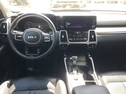 Used 2022 Kia Sorento S image 10