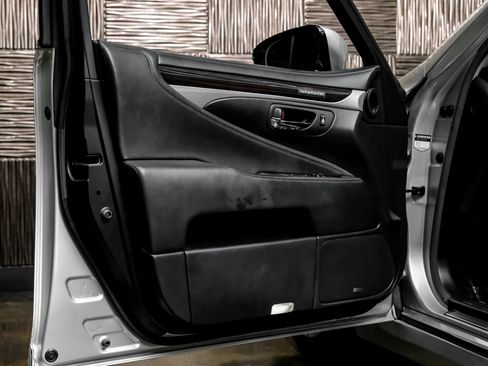 Used 2014 Lexus LS 460 w/ Comfort Package RWD image 41