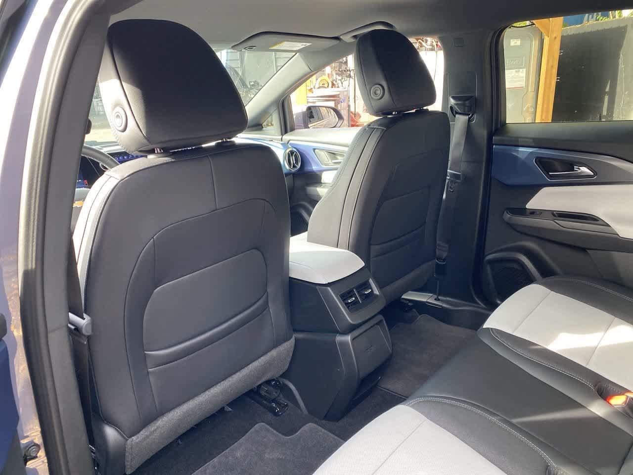 Used 2024 Chevrolet Equinox EV LT AWD/4WD image 15