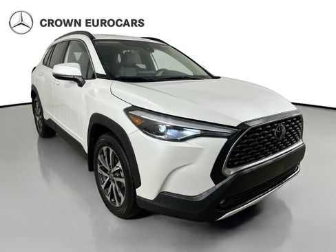 Used 2022 Toyota Corolla Cross XLE w/ Convenience Package AWD/4WD image 4