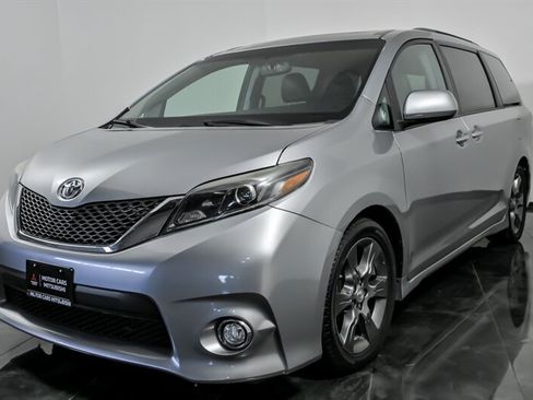 Used 2016 Toyota Sienna SE w/ SE Preferred Package FWD image 5