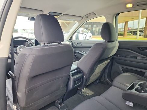 Used 2025 Nissan Pathfinder SV image 23