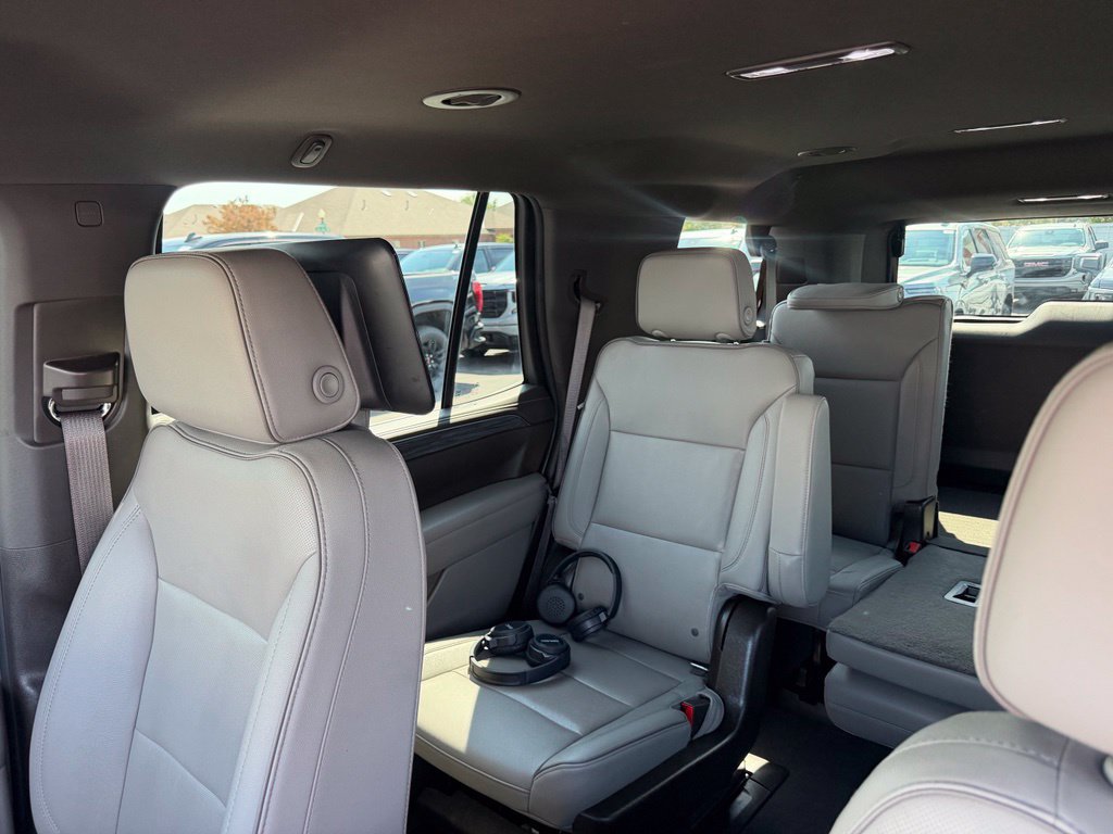 Used 2022 GMC Yukon SLT w/ SLT Luxury Package AWD/4WD image 29