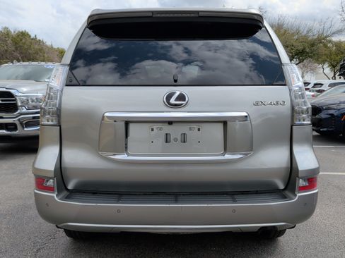 Used 2023 Lexus GX 460 Premium w/ Premium Package image 11