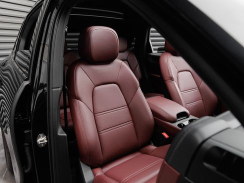 Certified 2025 Porsche Cayenne E-Hybrid AWD/4WD image 39