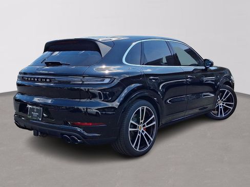 Used 2024 Porsche Cayenne S AWD/4WD image 4