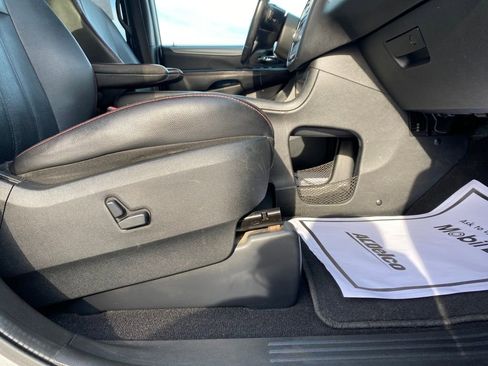 Used 2017 Dodge Grand Caravan GT image 11