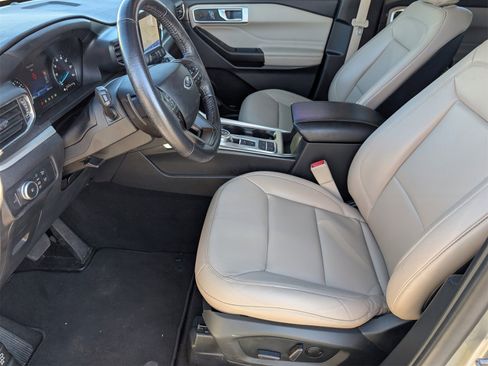 Used 2020 Ford Explorer XLT w/ Equipment Group 202A image 15