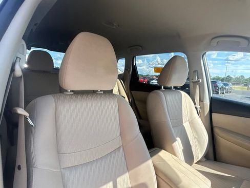 Used 2018 Nissan Rogue SV FWD image 18