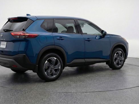 Used 2025 Nissan Rogue SV image 9