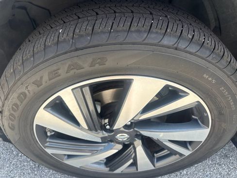 Used 2017 Nissan Murano Platinum w/ Platinum Technology Package FWD image 11